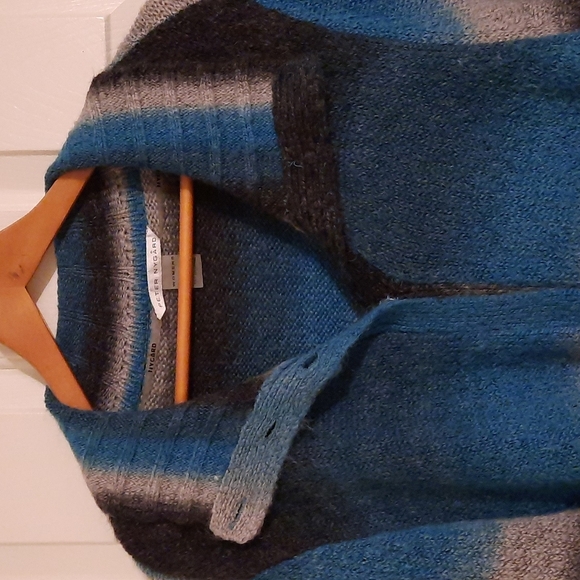 Blues, Teal, Black 2x Sweater pockets on front and snap buttons - Picture 7 of 8